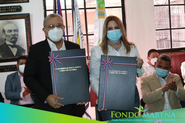 Firma de acuerdo e inauguración del Jardín Rosa de Bayahíbe, entre la alcaldía del Municipio de Moca y el Fondo MARENA
