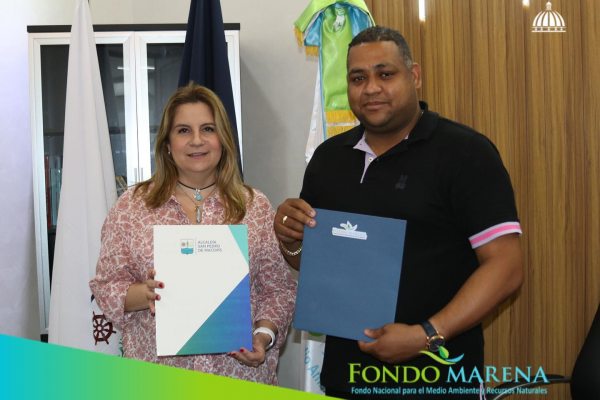 Firma acuerdo alcaldía San Pedro de Macorís y Fondo MARENA