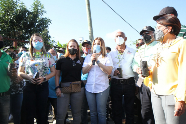 En Jornada Eco Mujer siembran más de 300 árboles con nombres de mujeres